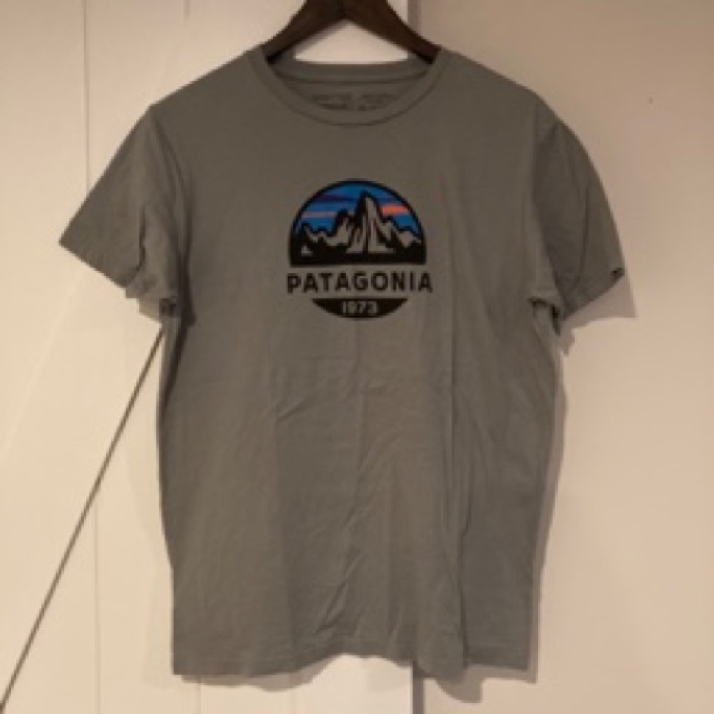 NWOT Men’s Patagonia Logo Short Sleeve Tee